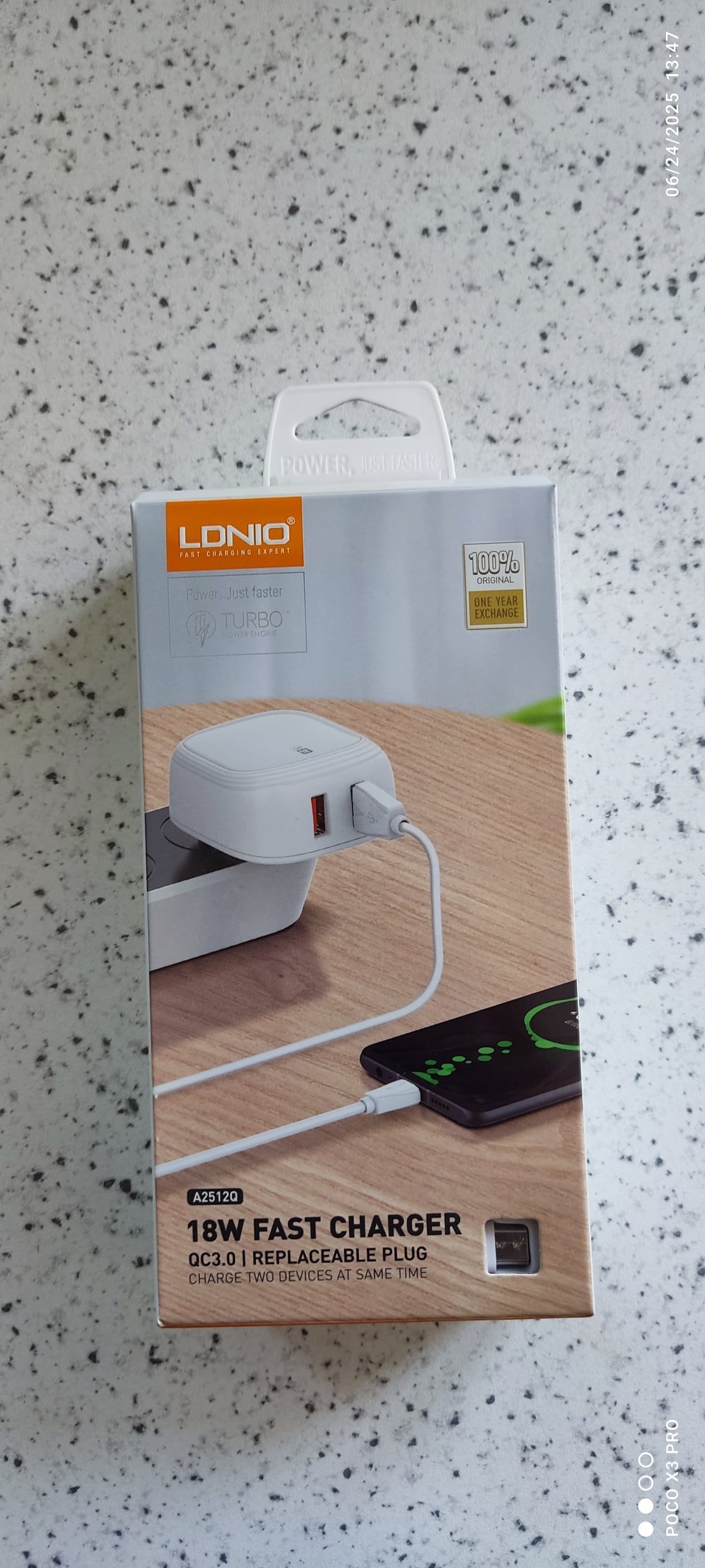 شارژر دیواری LDNIO مدل A2512Q 1 نمای جلو بستهبندی شارژر دو پورت شارژر دیواری LDNIO مدل A2512Q