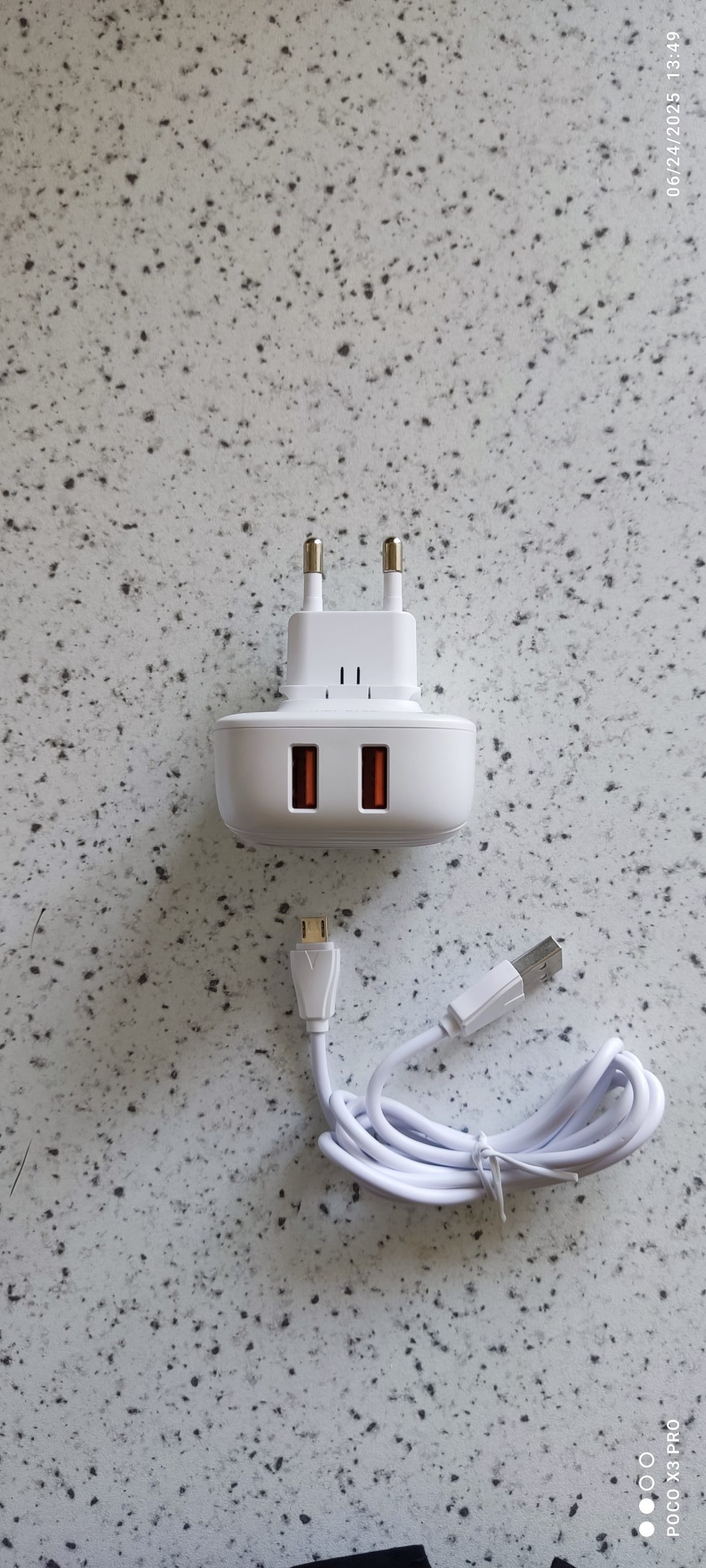 شارژر دیواری LDNIO مدل A2512Q 5 عکس شارژر LDNIO سفید با طراحی حرفهای